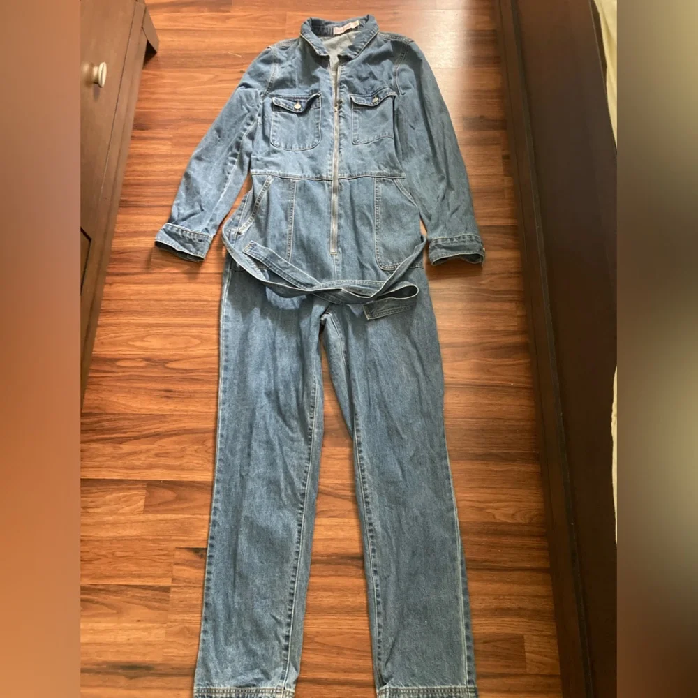 Shoe Dazzle Womens SZ Large Blue Denim jumpsuit long sleeve Zip Up - Picture 2 of 16